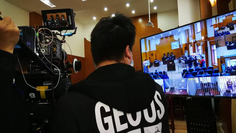 AI生成VS人工创意——平定县广告片拍摄公司的技术浪漫主义实践
